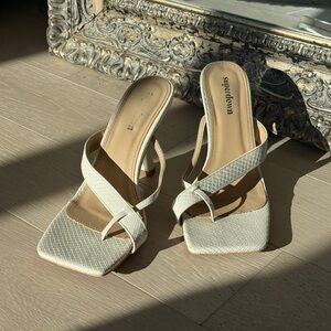 Superdown Slip on Sandal Mule in White // size 8